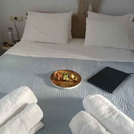 Theofanis On The * Ajía Ána