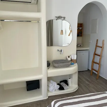 Theofanis On The Szálloda *