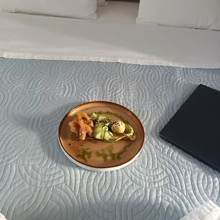 Theofanis On The * Ajía Ána